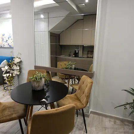 Chic Living 3 *