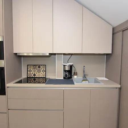 Chic Living 3 Apartment